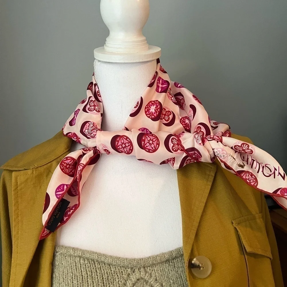 Louis vuitton kimodo dots scarf